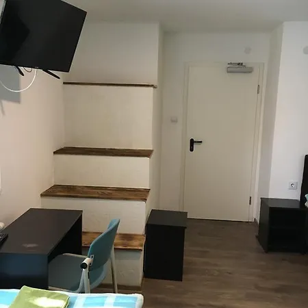 Haus Baron 2 Friedrichsfeld Гостевой дом Edingen-Neckarhausen